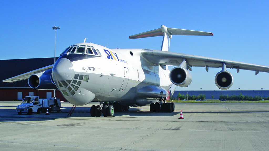 Un avión militar ruso se estrelló cerca a Moscú con 15 personas a bordo
